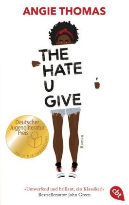 Auf weißem Hintergrund ist eine POC-Person zu sehen. Sie hält eine Schild vor ihren Oberkörper auf dem The HAte U Give steht, der Titel des Buches.