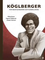 vor einem weißem und dunkelrotem Hintergrund ein gezeichnetes Halbporträt von Helmut Köglberger mit verschränkten Armen