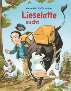 Die Kuh Lieselotte schnüffelt am Boden, hinter ihr steht ein erschreckter Mann