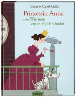 Eine Prinzessin steht auf einem Balkon und schaut durch ein Fernrohr